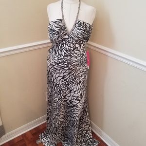 NWT Morgan & Co. Backless Gown | Size: 9/10
